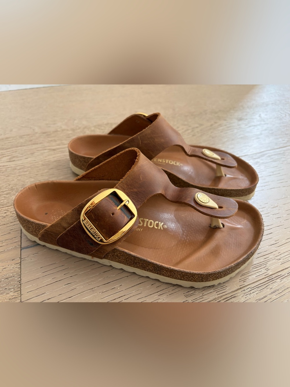 Birkenstock Gizeh Big Buckle Oiled Leather Sandals in Cognac / Brown 8.5 39